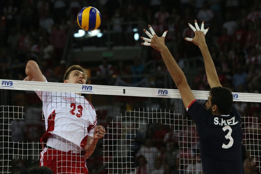 Liga Światowa siatkarzy: Mateusz Bieniek i Irańczyk Faezi Saman w meczu w Częstochowie, rozegranym na początku czerwca. Polacy zwyciężyli 3:1 /Waldemar Deska /PAP