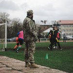 Liga ukraińska wznowiła rozgrywki. Strzelają gole 100 km od bomb