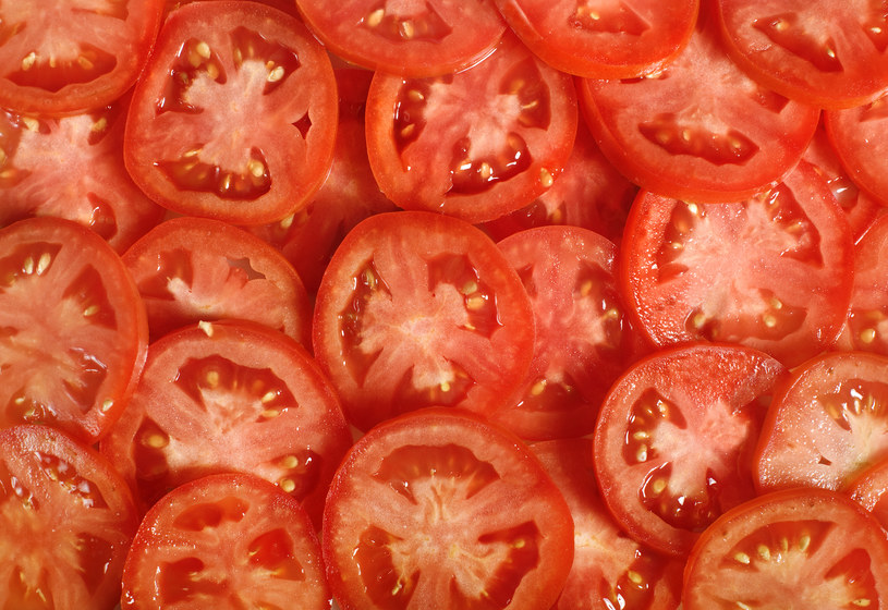 Likopen obecny w pomidorach działa przeciwnowotworowo /123RF/PICSEL