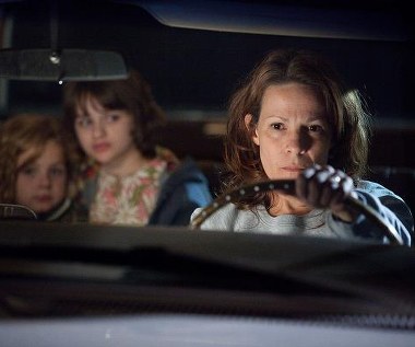 Lili Taylor w scenie z filmu "Obecność"