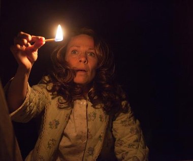 Lili Taylor w scenie z filmu "Obecność"