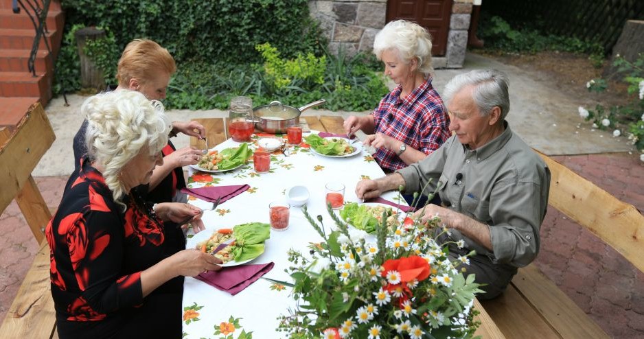 Lilianna, Krystyna i Stanisława u Eugeniusza, fot. marteriały producenta /materiały prasowe