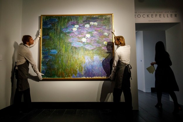 "Lilie Wodne" Claude'a Moneta. Jeden z obrazów wystawionych na sprzedaż w domu aukcyjnym Christie's. /Tolga Akmen /PAP/EPA