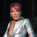 Lily Allen w rozpiętej bluzce bez stanika!