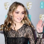 Lily-Rose Depp bez stanika. Tak poszła w miasto!