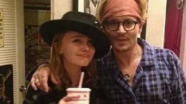 Lily-Rose Depp z tatą - fot. Instagram /