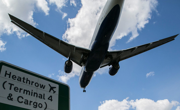 Limit pasażerów na lotnisku Heathrow potrwa dłużej. Linie są oburzone