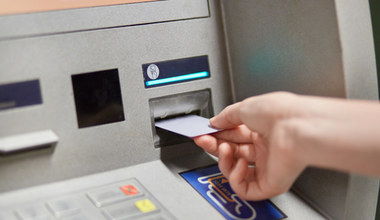 Limity w bankomatach przy wypłacie gotówki. Po co one są? W tle sprzeczne interesy banków i operatorów