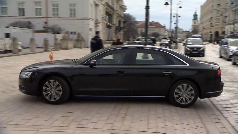 Limuzyna księcia Williama przed Pałacem Prezydenckim /Polsat News