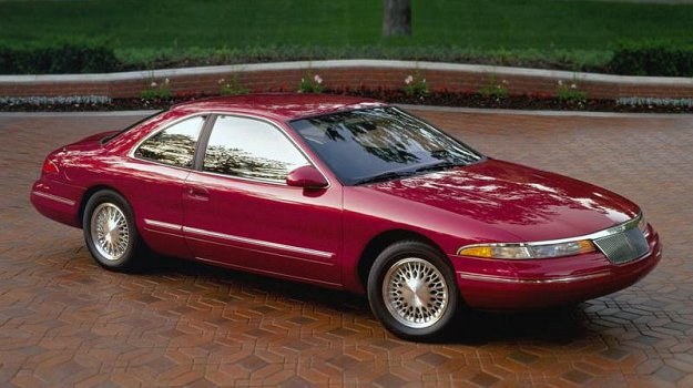 Lincoln Mark VIII (model sprzed faceliftingu, oferowany w latach 1993-1997) /Lincoln
