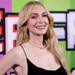 Lindsay Lohan podczas promocji "Freakier Friday" w prześwitującej sukience. To hit?