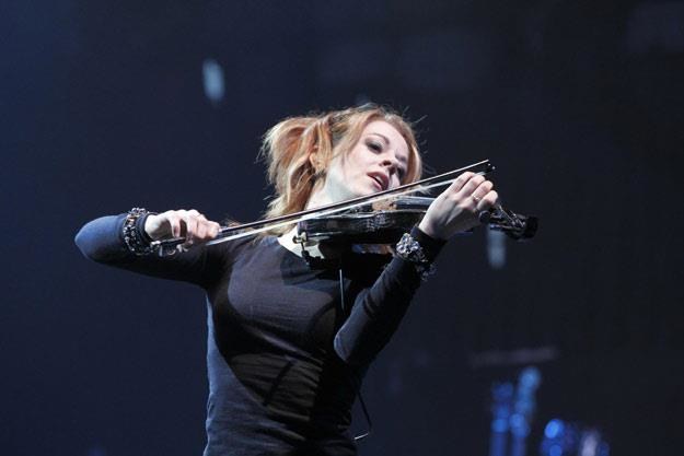 Lindsey Stirling łączy grę na skrzypcach z tańcem (fot. FaceToFace) /Reporter