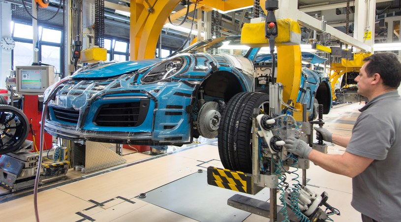Linia produkcyjna Porsche w fabryce w Zuffenhausen /Informacja prasowa