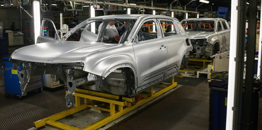 Linia produkcyjna w fabryce Stellantis w Tychach /Jarek Praszkiewicz /PAP