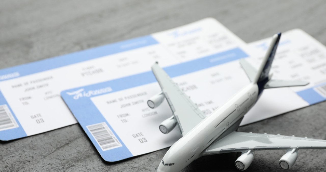 Linie lotnicze korzystają z tzw. dynamicznego systemu cen, który reaguje na bieżące zainteresowanie. /liudmilachernetska /123RF/PICSEL