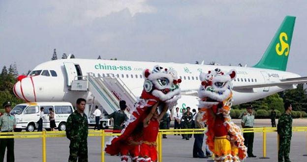 Linie Lotnicze Spring Airlines to jedyny prywatny przewoźnik chiński /AFP