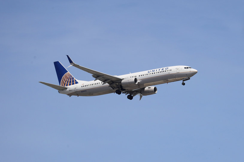 Linie lotnicze United Airlines oraz American Airlines wysłały od czwartku na przymusowy bezpłatny urlop łącznie 32 tys. pracowników /123RF/PICSEL