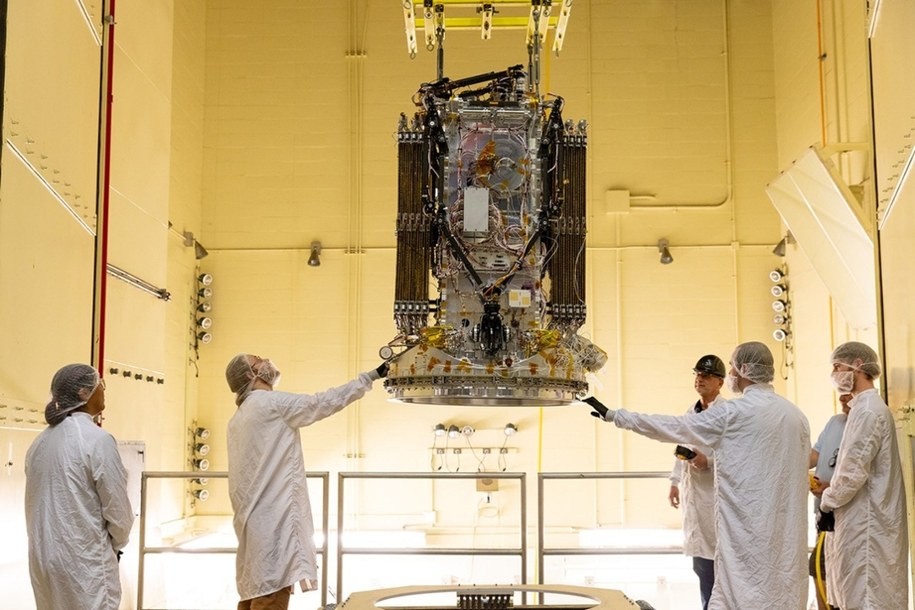 LINK w trakcie przygotowań do testów wibracyjnych /Fot. NASA/Scott Wiessinger /Materiały prasowe