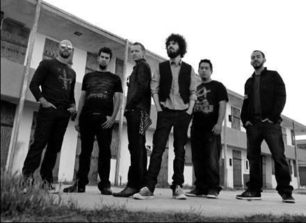 Linkin Park nakręcili kolejny antywojenny klip /Warner Music Poland