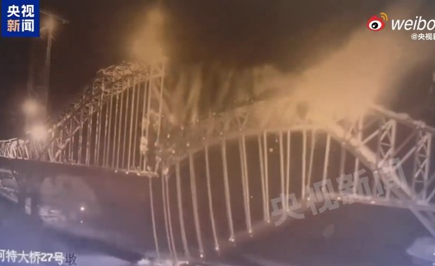 Liny nagle się zerwały. Katastrofa na budowie mostu