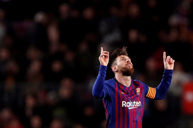 Lionel Messi cieszy się z gola w meczu Barcelony z Valencią /ALBERTO ESTEVEZ /PAP/EPA
