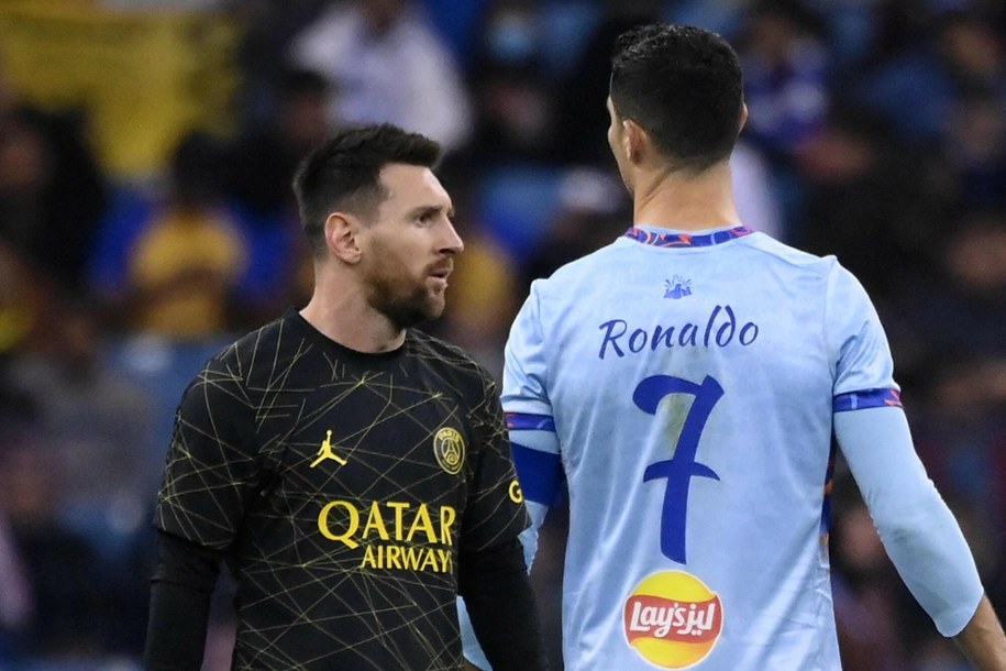Lionel Messi i Cristiano Ronaldo znów będą rywalizować na murawie /AFP/FRANCK FIFE/ /East News