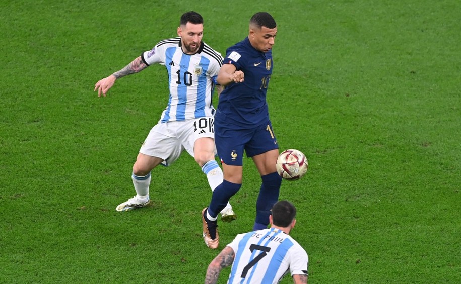 Lionel Messi kontra Kylian Mbappe w finale mundialu 2022 /IMAGO/Markus Ulmer/Imago Sport and News /East News
