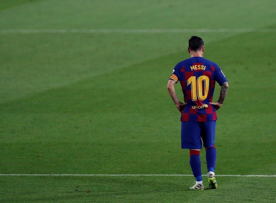 Lionel Messi po zaskakującej porażce Barcelony z Osasuną /ALBERTO ESTEVEZ /PAP/EPA