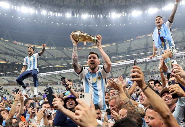 Lionel Messi zdobył Puchar Puchar Świata z drużyną Argentyny /	TOLGA BOZOGLU /PAP/EPA