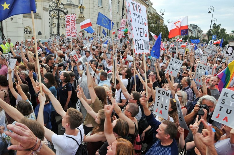 Lipcowa manifestacja wzywająca prezydenta Dudę do zawetowania ustaw o sądach /Wojtek Laski /East News