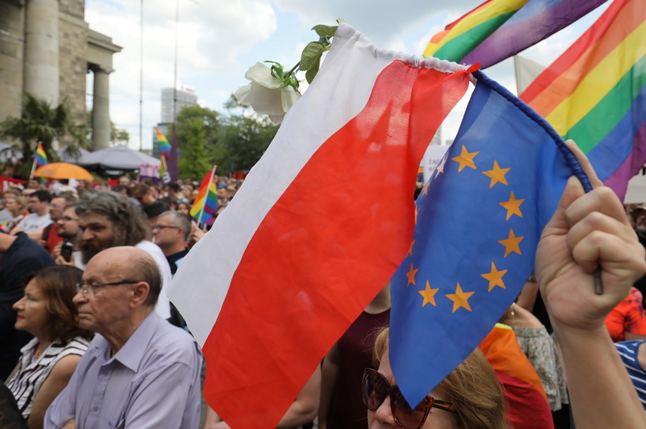 Lipiec 2019. Manifestacja przeciw nienawiści i przemocy, pod hasłem „Warszawa przeciw przemocy. Solidarni z Białymstokiem” /Paweł Supernak /PAP