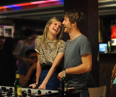 Lisa Tomaschewsky i David Rott w scenie z filmu "Dziś jestem blondynką"