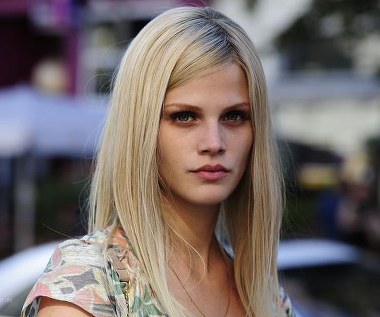 Lisa Tomaschewsky w scenie z filmu "Dziś jestem blondynką"