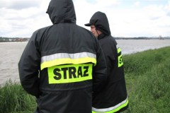 Lisewo Malborskie: Strażacy walczą z wysiękiem wału