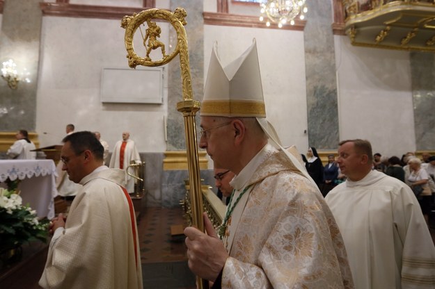 List abp. Stanisława Gądeckiego (w środku) był reakcją na medialne informacje dotyczące księdza Romana B. /Waldemar Deska /PAP