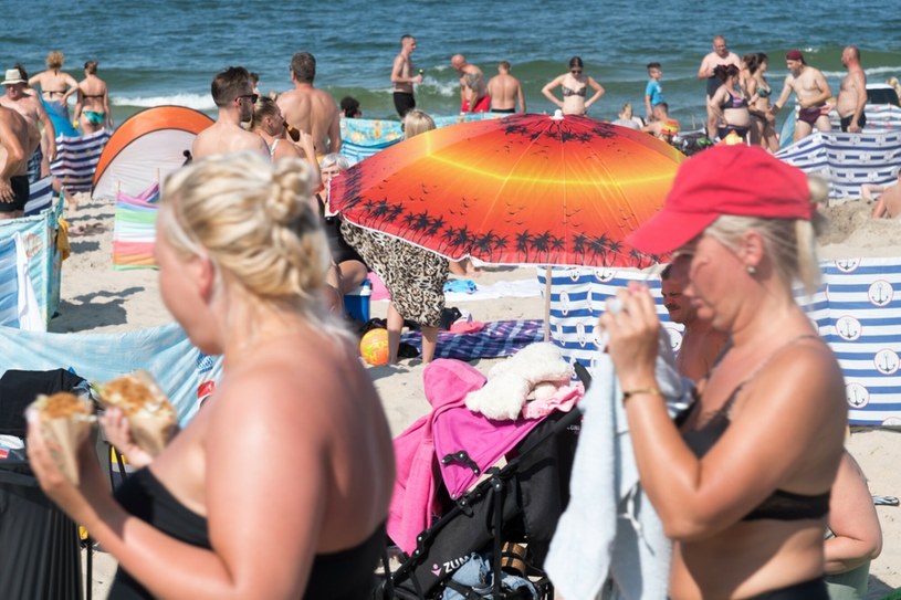 Lista plażowych grzechów Polaków jest długa, a przecież każdy marzy o spokojnym wypoczynku na urlopie /Wojciech Stróżyk /Reporter   /East News