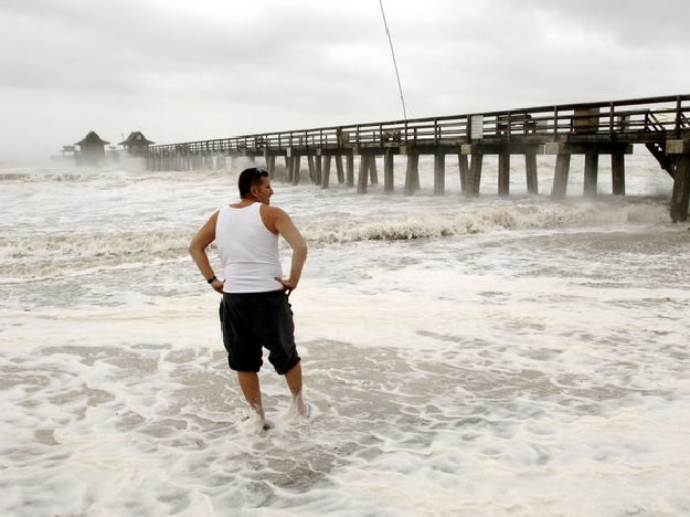 Listę otwiera hrabstwo Collier na Florydzie z miastem Neapol (na zdjęciu tamtejsza plaża) /AFP