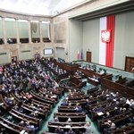 Listy Falenty, akcje Morawieckiego… Co PiS zyska na bezprecedensowym przerwaniu posiedzenia Sejmu?