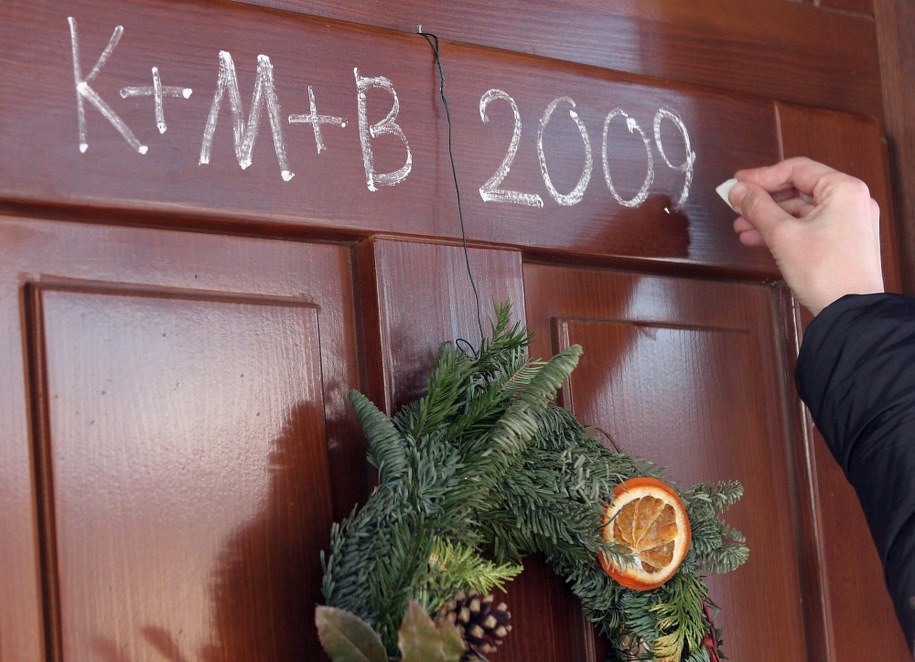 Litery C+M+B pochodzą z łacińskiego zdania: "Christus Mansionem Benedicat" - "Niech Chrystus błogosławi ten dom" /Paweł Kula /PAP