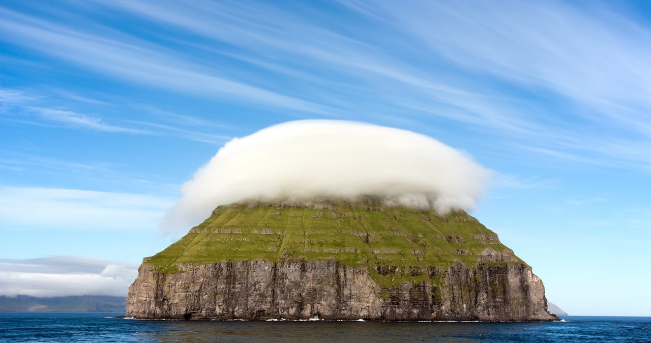 Lítla Dímun to wyspa na Morzu Norweskim, wchodząca w skład archipelagu Wysp Owczych. Charakterystyczna chmura i niezwykli mieszkańcy czynią z niej ciekawe turystycznie miejsce. /Pixel