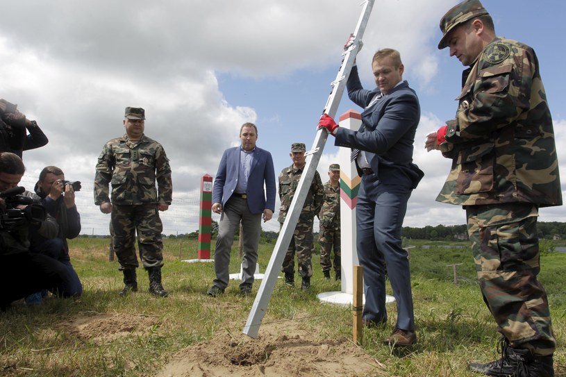 Litwa rozpoczyna budowę ogrodzenia na granicy z Rosią /PAP/EPA/VALDA KALNINA /PAP/EPA