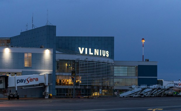 Litwa zamyka granicę z Białorusią. Problemy na lotniskach