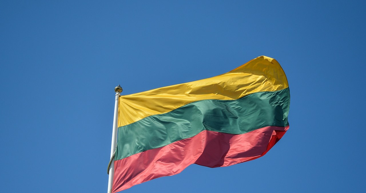 Litwa zarządziła ewakuację. Białoruski samolot przekroczył granicę. /GERARD /Reporter