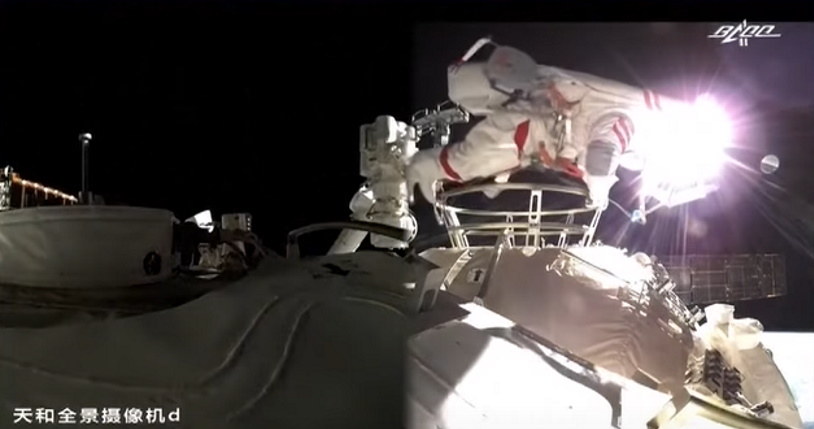 Liu Boming i Tang Hongbo odbyli spacer kosmiczny /materiały prasowe