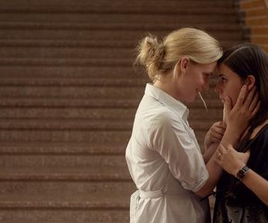 Liv Mjönes i Ruth Vega Fernandez w filmie "Pocałuj mnie"