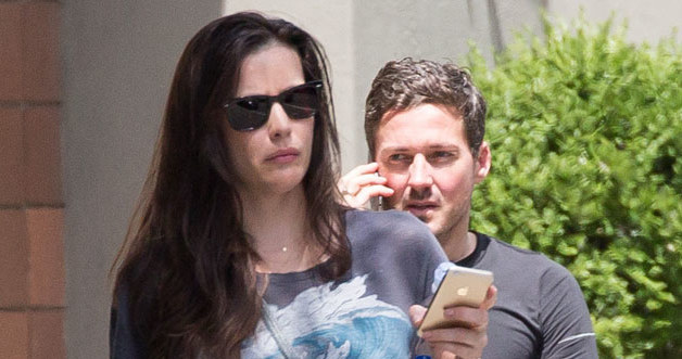 Liv Tyler z narzeczonym /Splash News /East News