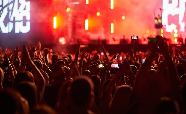 Live Nation pod lupą UOKiK. Zarzuty za absurdalne zakazy i niejasny regulamin