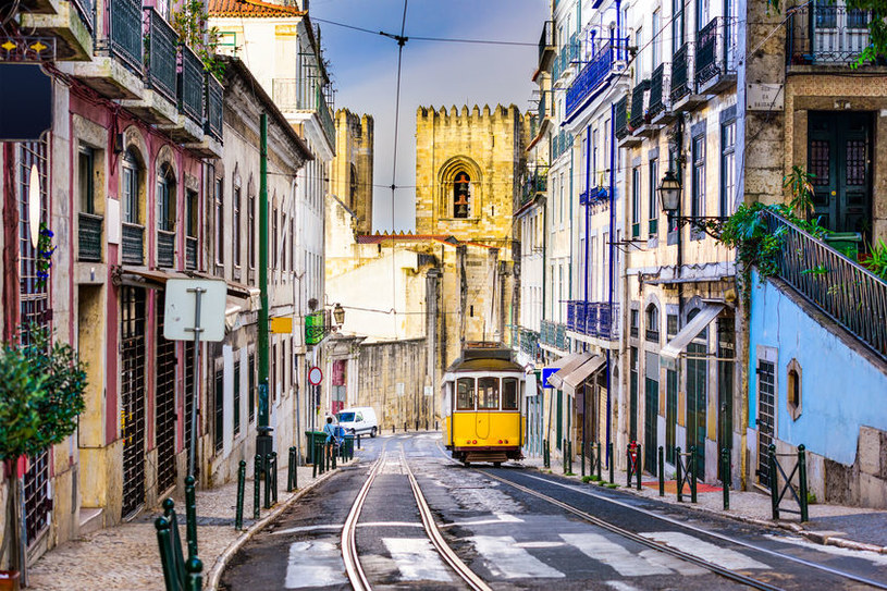 Lizbona. W Portugalii koronakryzys spowodował zwolnienia wielu pracowników /123RF/PICSEL