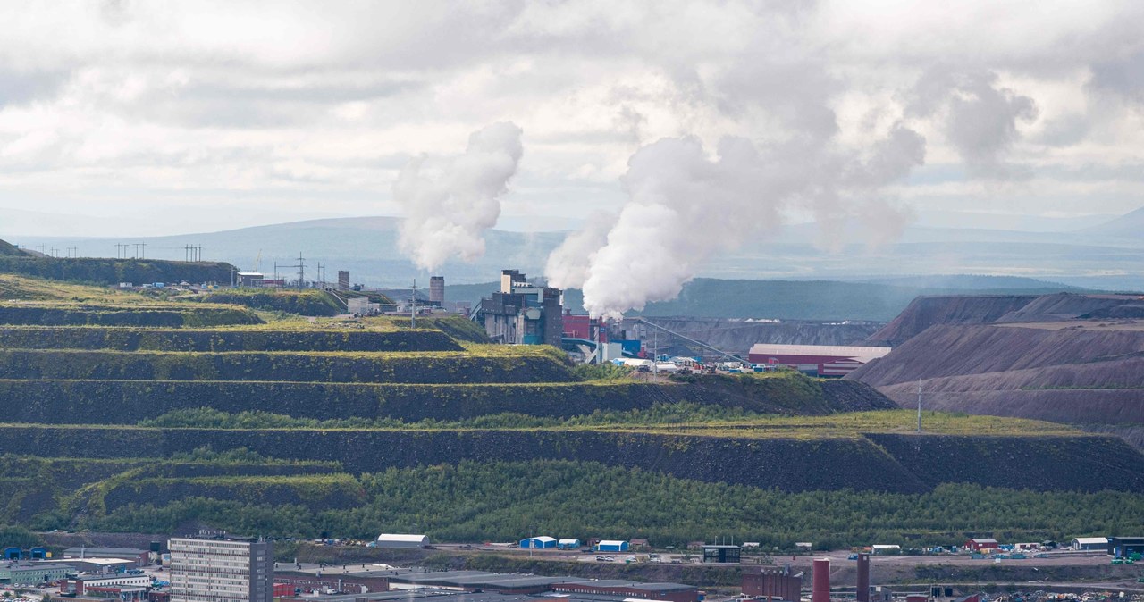 LKAB (Luossavaara-Kiirunavaara Aktiebolag)  kopalia w mieście Kiruna, położona w hrabstwie Norrbotten w Szwecji /JONATHAN NACKSTRAND /AFP