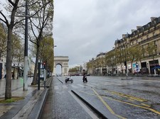 Lockdown we Francji: Smutek Pól Elizejskich